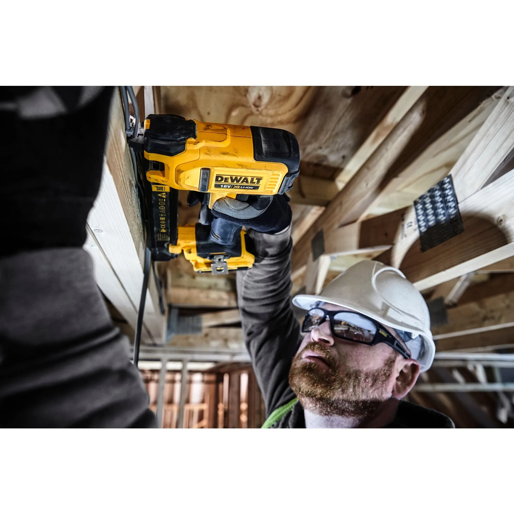 DEWALT 18V XR Insulated Cable Stapler DCN701D2 (2 x 2.0Ah)