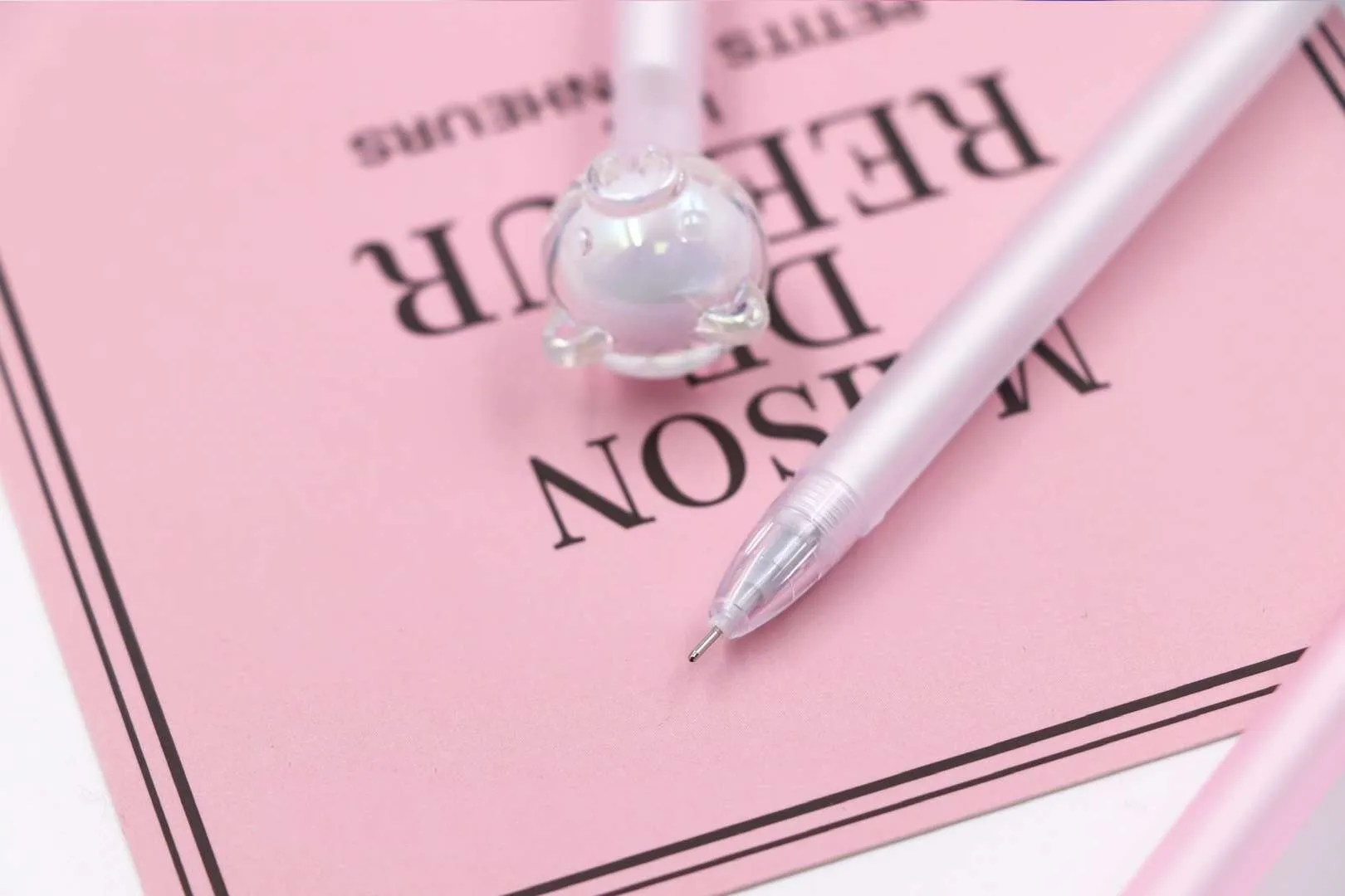 X 222841 CRYSTAL PIGGY GEL PEN-DISCONTINUED